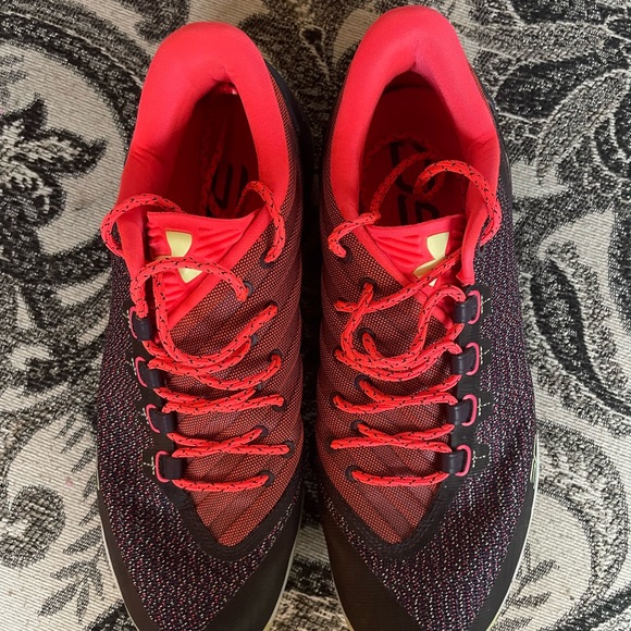 Steph Curry low basketball shoes - Picture 3 of 7